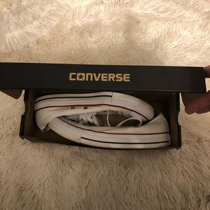 White Converse women’s 8 lots of life left